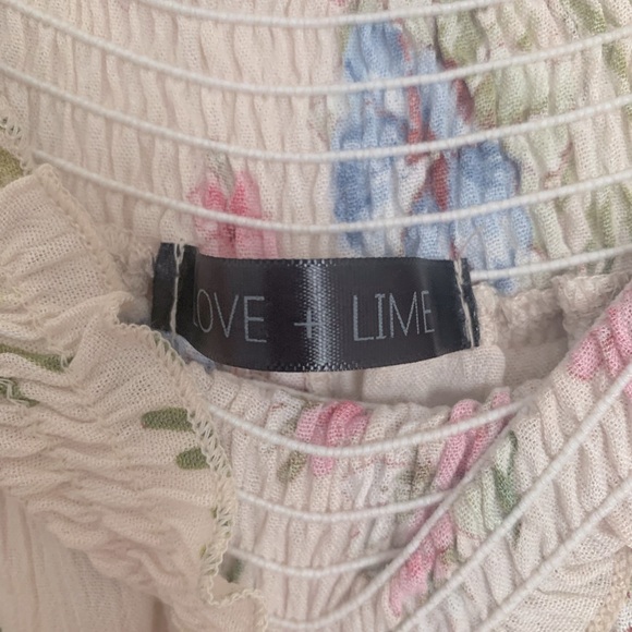 NWOT Off the Shoulder Floral Flowy Top - Picture 3 of 5